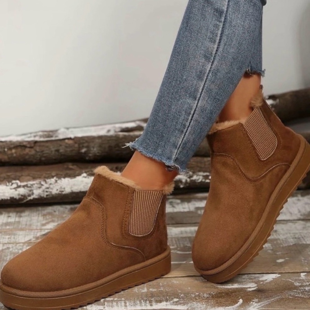 Women's Tan Faux-Shearling Chelsea Ankle Boots